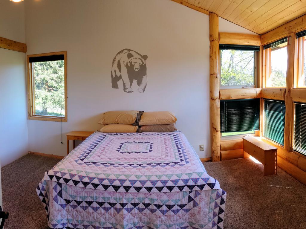 Bear Den Vacation Home Anchor Point Pokoj fotografie